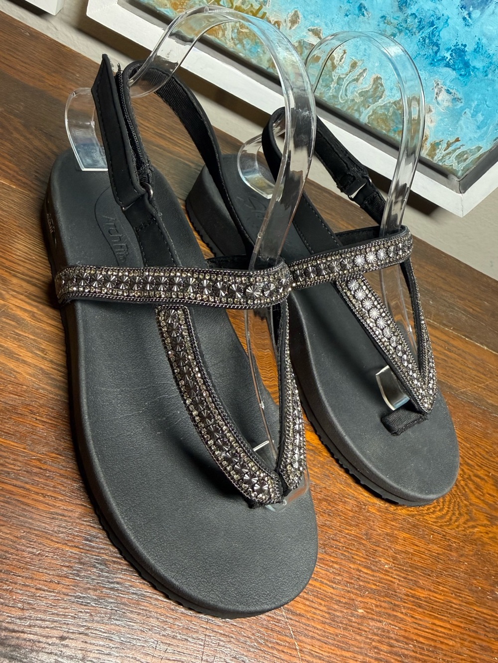 Skechers black beaded sandals between toe Archfit US 7 EU 37